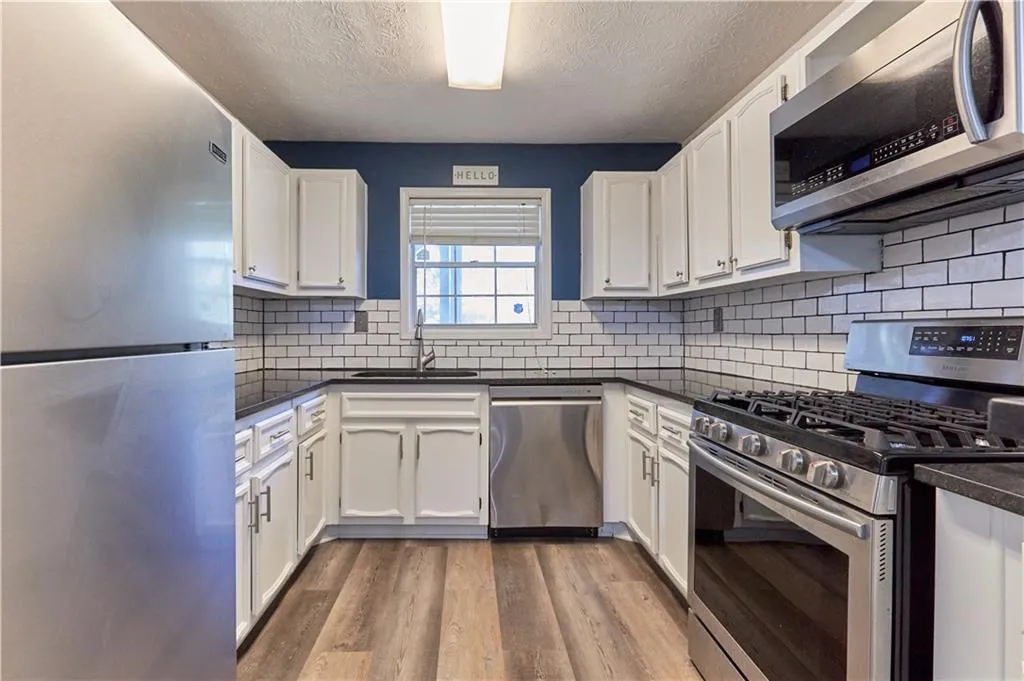 1302 Natchez Trace, Atlanta, Georgia 30350, 2 Bedrooms Bedrooms, ,1 BathroomBathrooms,Residential,Sold,1302 Natchez Trace,7515339