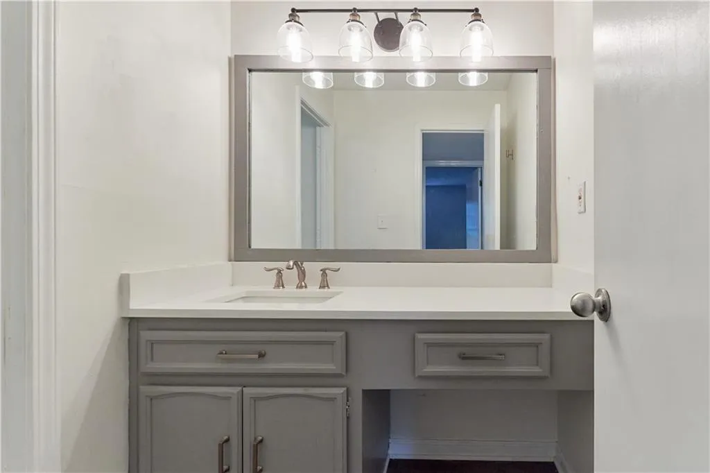 1302 Natchez Trace, Atlanta, Georgia 30350, 2 Bedrooms Bedrooms, ,1 BathroomBathrooms,Residential,Sold,1302 Natchez Trace,7515339