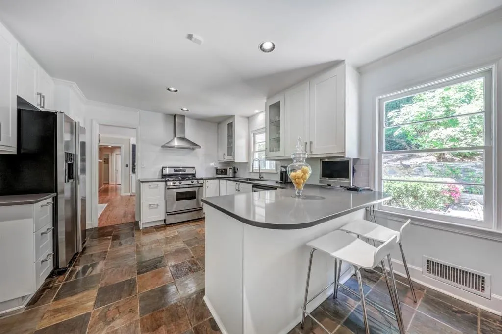 56 Pine Lake Drive, Sandy Springs, Georgia 30327, 3 Bedrooms Bedrooms, ,2 BathroomsBathrooms,Residential,Sold,56 Pine Lake Drive,6538669