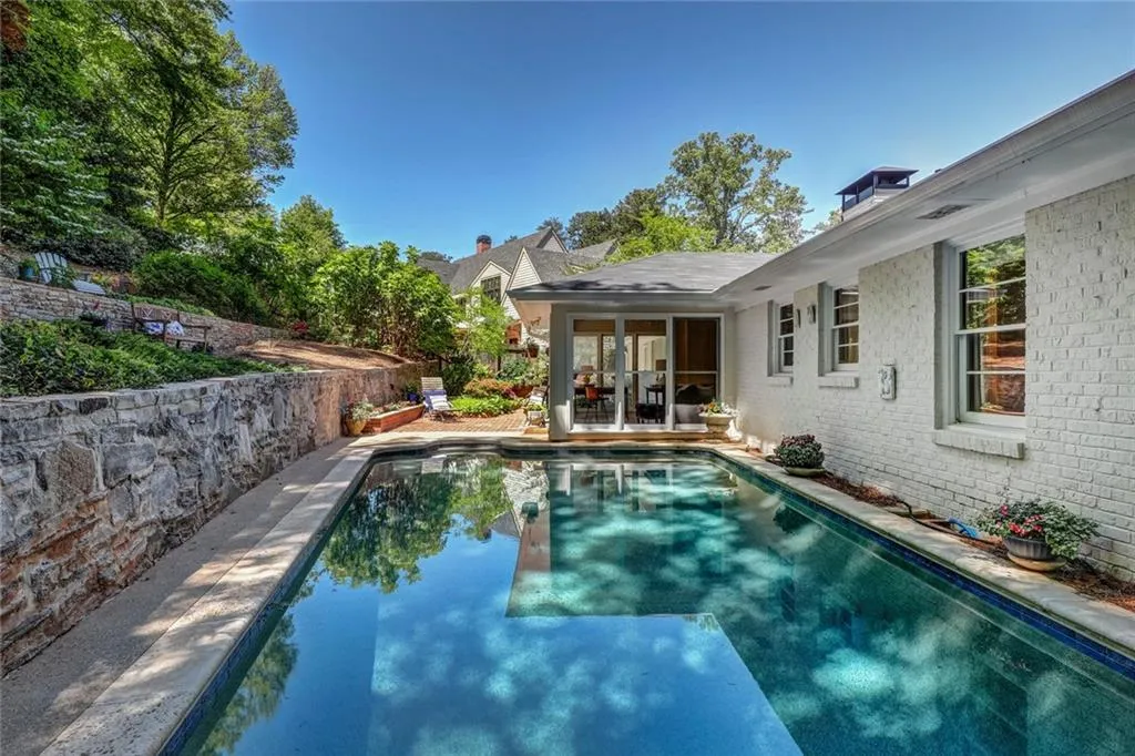 56 Pine Lake Drive, Sandy Springs, Georgia 30327, 3 Bedrooms Bedrooms, ,2 BathroomsBathrooms,Residential,Sold,56 Pine Lake Drive,6538669