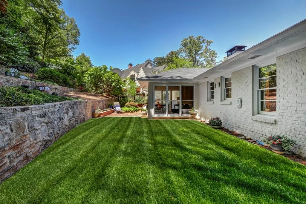 56 Pine Lake Drive, Sandy Springs, Georgia 30327, 3 Bedrooms Bedrooms, ,2 BathroomsBathrooms,Residential,Sold,56 Pine Lake Drive,6538669