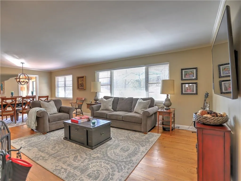 285 Elden Drive, Atlanta, Georgia 30342, 3 Bedrooms Bedrooms, ,2 BathroomsBathrooms,Residential,Sold,285 Elden Drive,6518710