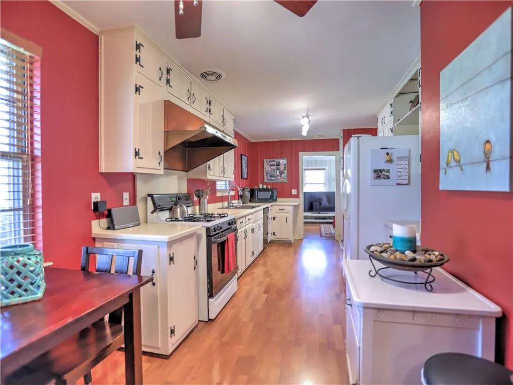 285 Elden Drive, Atlanta, Georgia 30342, 3 Bedrooms Bedrooms, ,2 BathroomsBathrooms,Residential,Sold,285 Elden Drive,6518710