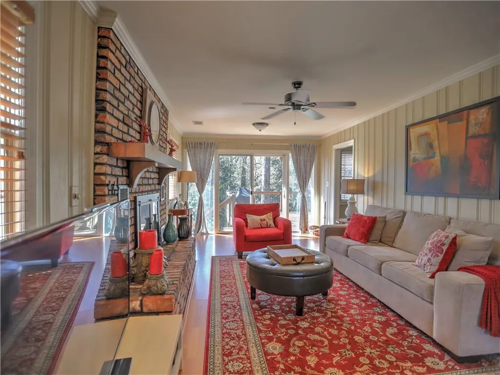 285 Elden Drive, Atlanta, Georgia 30342, 3 Bedrooms Bedrooms, ,2 BathroomsBathrooms,Residential,Sold,285 Elden Drive,6518710