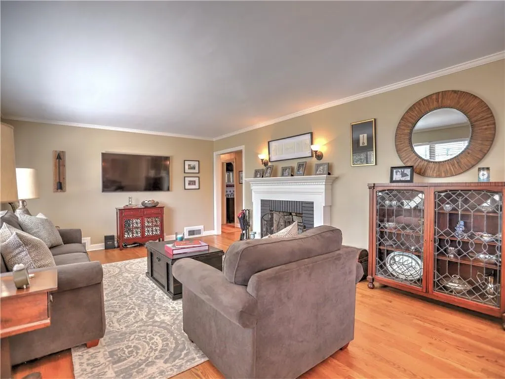 285 Elden Drive, Atlanta, Georgia 30342, 3 Bedrooms Bedrooms, ,2 BathroomsBathrooms,Residential,Sold,285 Elden Drive,6518710