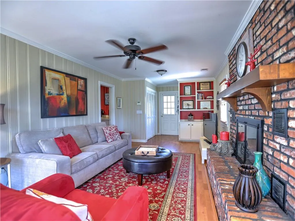 285 Elden Drive, Atlanta, Georgia 30342, 3 Bedrooms Bedrooms, ,2 BathroomsBathrooms,Residential,Sold,285 Elden Drive,6518710