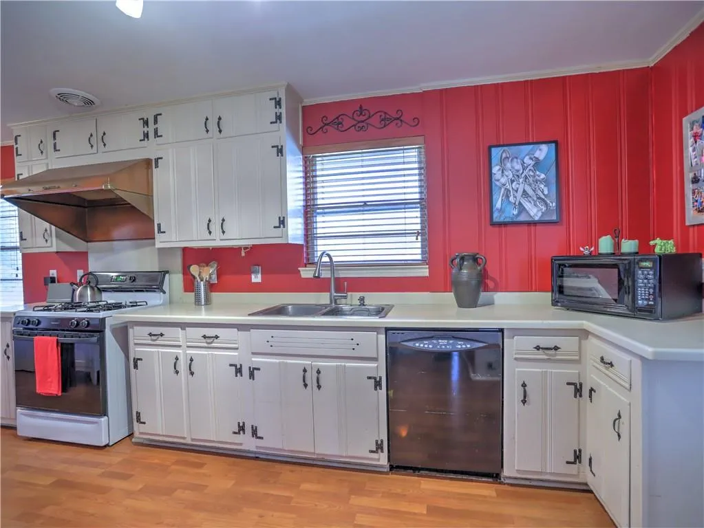 285 Elden Drive, Atlanta, Georgia 30342, 3 Bedrooms Bedrooms, ,2 BathroomsBathrooms,Residential,Sold,285 Elden Drive,6518710