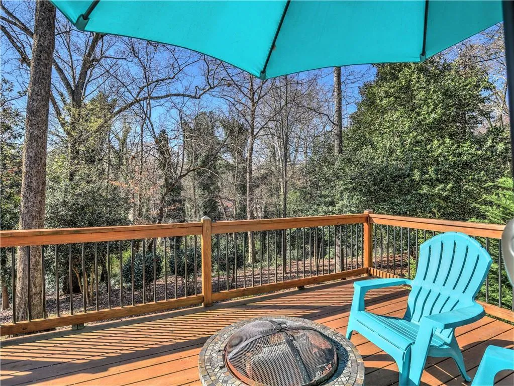 285 Elden Drive, Atlanta, Georgia 30342, 3 Bedrooms Bedrooms, ,2 BathroomsBathrooms,Residential,Sold,285 Elden Drive,6518710
