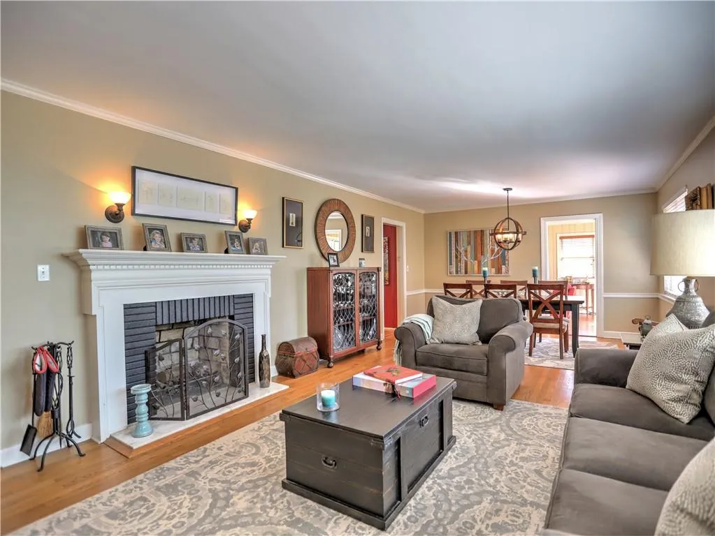 285 Elden Drive, Atlanta, Georgia 30342, 3 Bedrooms Bedrooms, ,2 BathroomsBathrooms,Residential,Sold,285 Elden Drive,6518710
