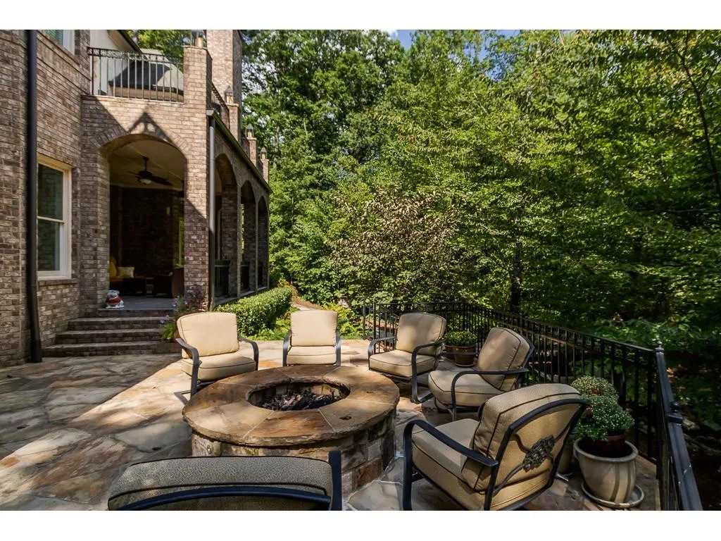 546 Londonberry, Sandy Springs, Georgia 30327, 6 Bedrooms Bedrooms, ,6 BathroomsBathrooms,Residential,Sold,546 Londonberry,6510751