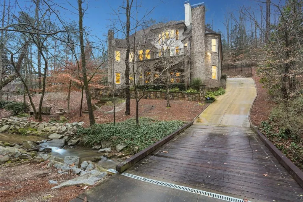 546 Londonberry, Sandy Springs, Georgia 30327, 6 Bedrooms Bedrooms, ,6 BathroomsBathrooms,Residential,Sold,546 Londonberry,6510751