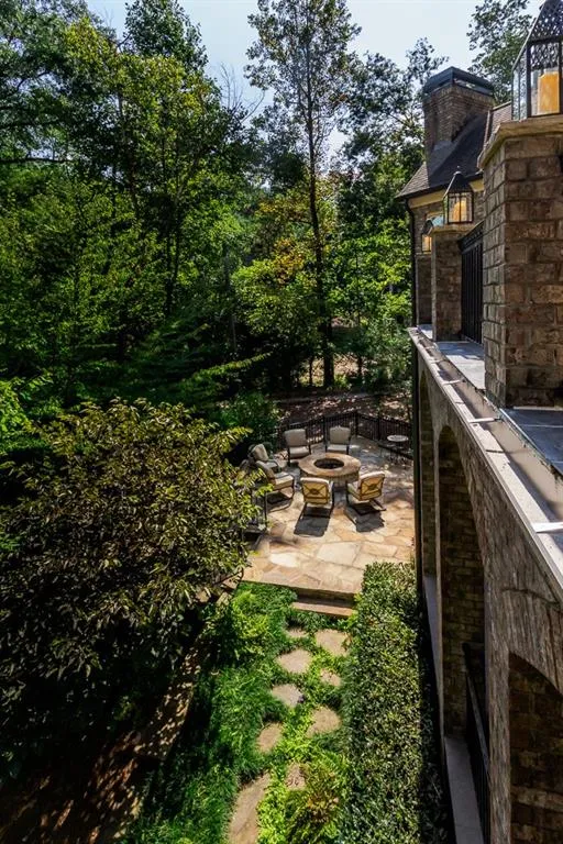 546 Londonberry, Sandy Springs, Georgia 30327, 6 Bedrooms Bedrooms, ,6 BathroomsBathrooms,Residential,Sold,546 Londonberry,6510751