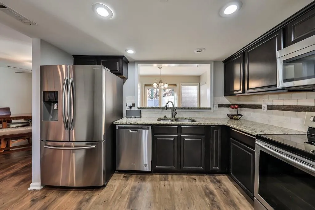 7750 Roswell Road Unit 9e, Atlanta, Georgia 30350, 3 Bedrooms Bedrooms, ,2 BathroomsBathrooms,Residential,Sold,7750 Roswell Road Unit 9e,6108483