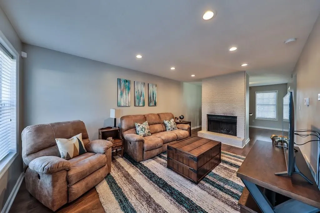 7750 Roswell Road Unit 9e, Atlanta, Georgia 30350, 3 Bedrooms Bedrooms, ,2 BathroomsBathrooms,Residential,Sold,7750 Roswell Road Unit 9e,6108483