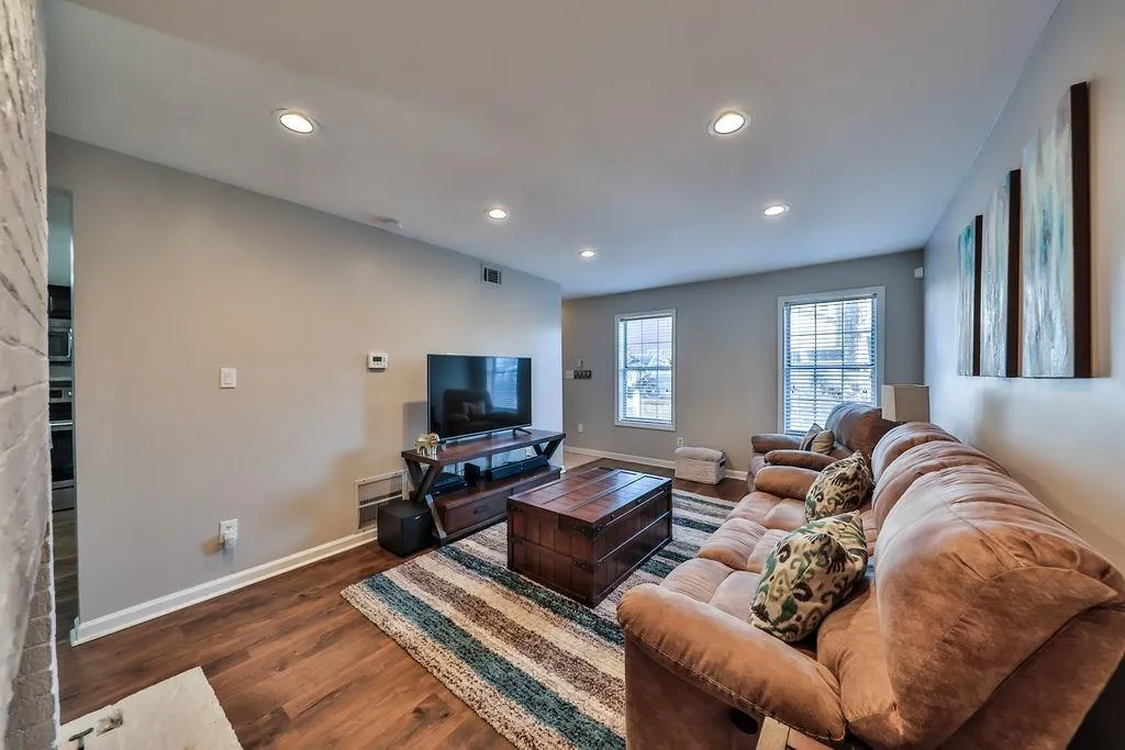 7750 Roswell Road Unit 9e, Atlanta, Georgia 30350, 3 Bedrooms Bedrooms, ,2 BathroomsBathrooms,Residential,Sold,7750 Roswell Road Unit 9e,6108483