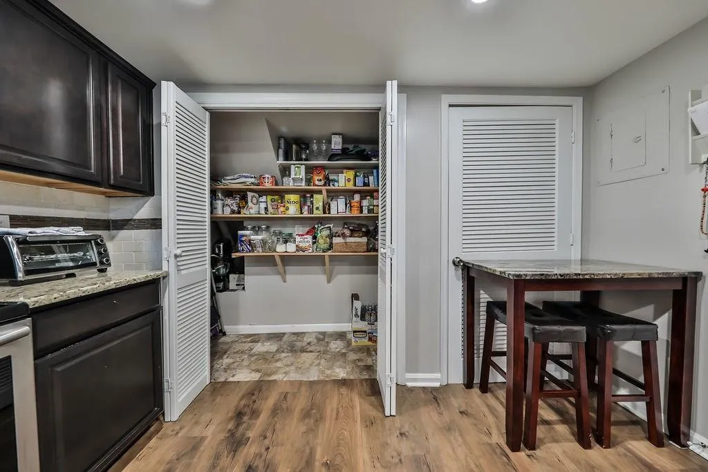 7750 Roswell Road Unit 9e, Atlanta, Georgia 30350, 3 Bedrooms Bedrooms, ,2 BathroomsBathrooms,Residential,Sold,7750 Roswell Road Unit 9e,6108483