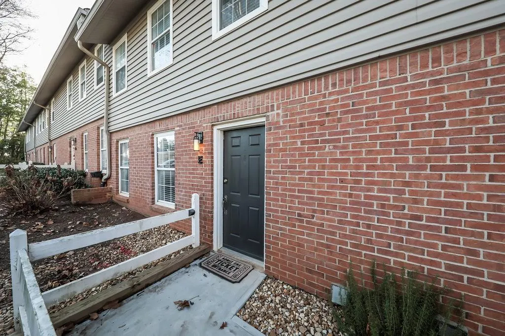 7750 Roswell Road Unit 9e, Atlanta, Georgia 30350, 3 Bedrooms Bedrooms, ,2 BathroomsBathrooms,Residential,Sold,7750 Roswell Road Unit 9e,6108483