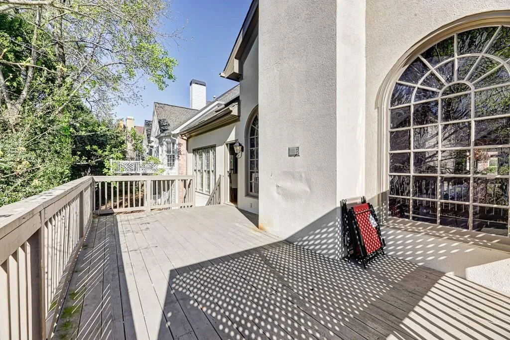 195 Grosvenor Place, Atlanta, Georgia 30328, 5 Bedrooms Bedrooms, ,4 BathroomsBathrooms,Residential,Sold,195 Grosvenor Place,6860962