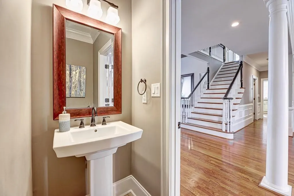 195 Grosvenor Place, Atlanta, Georgia 30328, 5 Bedrooms Bedrooms, ,4 BathroomsBathrooms,Residential,Sold,195 Grosvenor Place,6860962