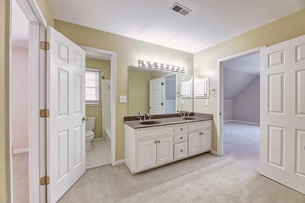 195 Grosvenor Place, Atlanta, Georgia 30328, 5 Bedrooms Bedrooms, ,4 BathroomsBathrooms,Residential,Sold,195 Grosvenor Place,6860962