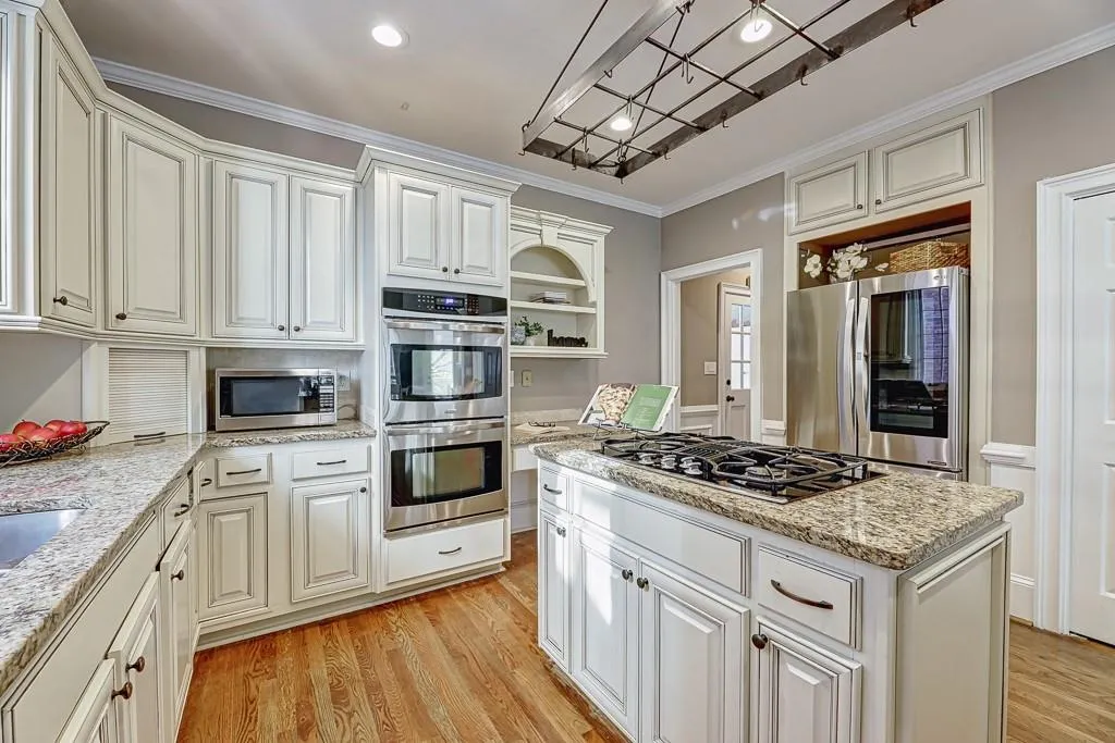 195 Grosvenor Place, Atlanta, Georgia 30328, 5 Bedrooms Bedrooms, ,4 BathroomsBathrooms,Residential,Sold,195 Grosvenor Place,6860962