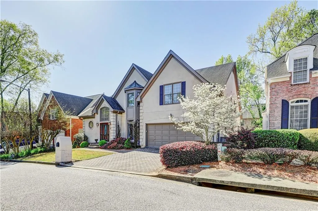 195 Grosvenor Place, Atlanta, Georgia 30328, 5 Bedrooms Bedrooms, ,4 BathroomsBathrooms,Residential,Sold,195 Grosvenor Place,6860962