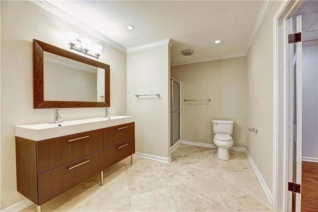 195 Grosvenor Place, Atlanta, Georgia 30328, 5 Bedrooms Bedrooms, ,4 BathroomsBathrooms,Residential,Sold,195 Grosvenor Place,6860962