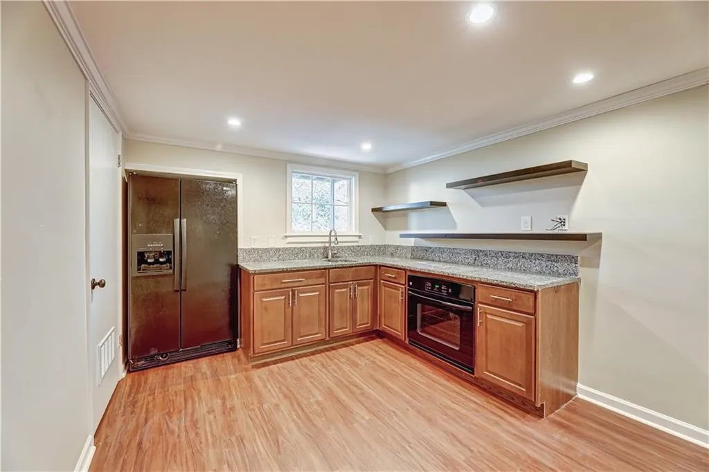 195 Grosvenor Place, Atlanta, Georgia 30328, 5 Bedrooms Bedrooms, ,4 BathroomsBathrooms,Residential,Sold,195 Grosvenor Place,6860962
