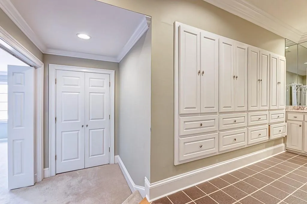 195 Grosvenor Place, Atlanta, Georgia 30328, 5 Bedrooms Bedrooms, ,4 BathroomsBathrooms,Residential,Sold,195 Grosvenor Place,6860962