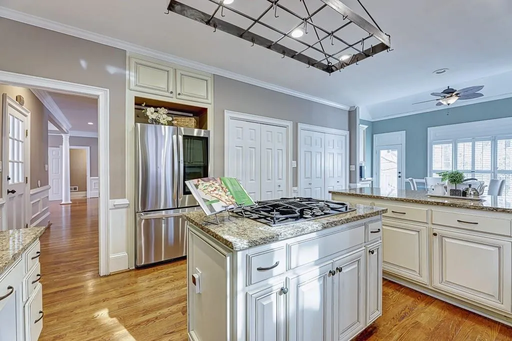 195 Grosvenor Place, Atlanta, Georgia 30328, 5 Bedrooms Bedrooms, ,4 BathroomsBathrooms,Residential,Sold,195 Grosvenor Place,6860962