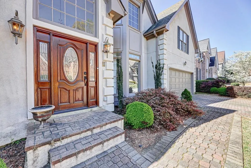 195 Grosvenor Place, Atlanta, Georgia 30328, 5 Bedrooms Bedrooms, ,4 BathroomsBathrooms,Residential,Sold,195 Grosvenor Place,6860962