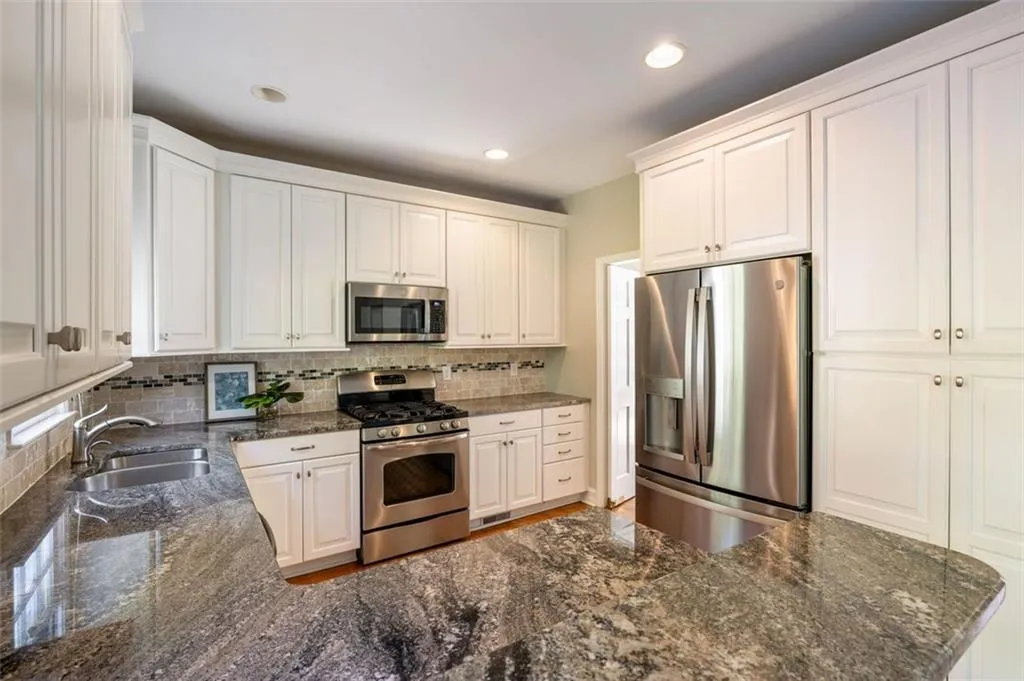 201 Spalding Gates Drive, Atlanta, Georgia 30328, 3 Bedrooms Bedrooms, ,3 BathroomsBathrooms,Residential,Sold,201 Spalding Gates Drive,7475702