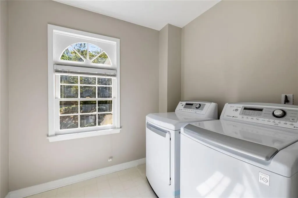 201 Spalding Gates Drive, Atlanta, Georgia 30328, 3 Bedrooms Bedrooms, ,3 BathroomsBathrooms,Residential,Sold,201 Spalding Gates Drive,7475702