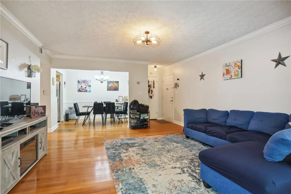 5149 Roswell Road Unit 5, Atlanta, Georgia 30342, 2 Bedrooms Bedrooms, ,2 BathroomsBathrooms,Residential,Sold,5149 Roswell Road Unit 5,7386666