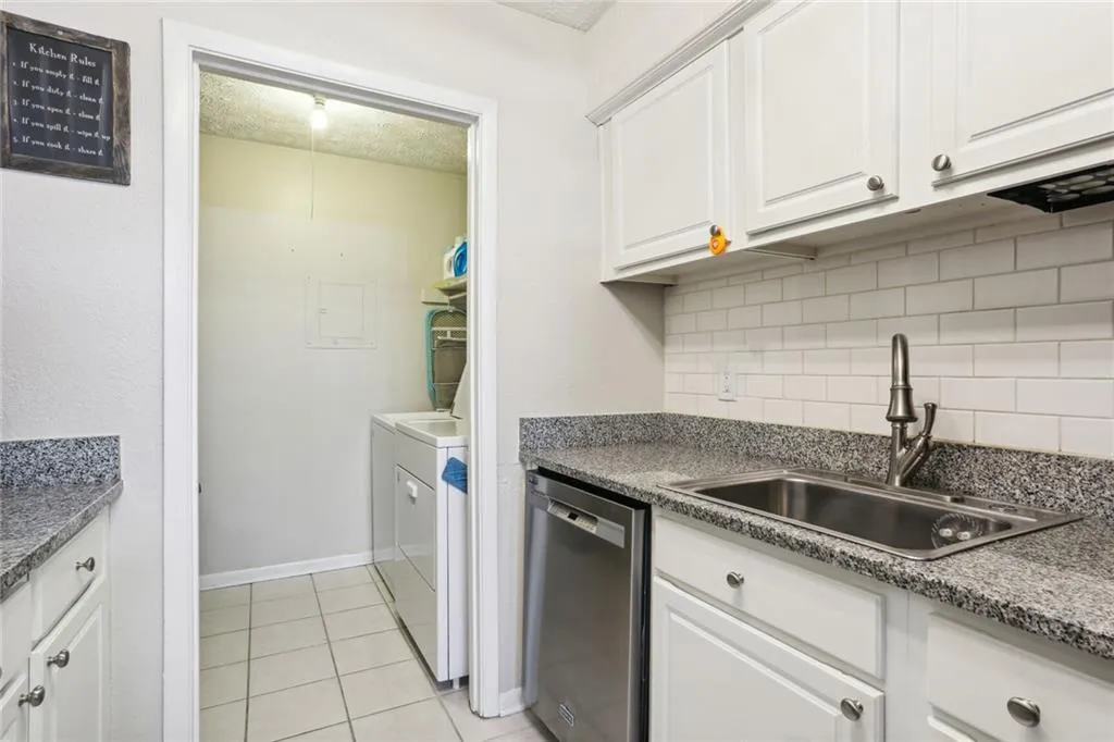 5149 Roswell Road Unit 5, Atlanta, Georgia 30342, 2 Bedrooms Bedrooms, ,2 BathroomsBathrooms,Residential,Sold,5149 Roswell Road Unit 5,7386666