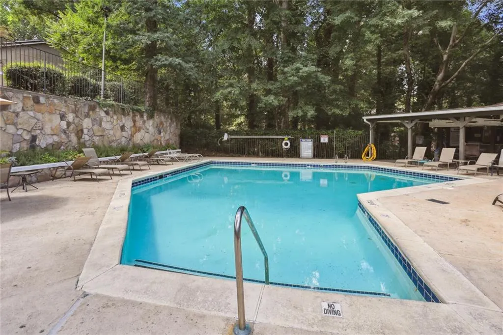 5149 Roswell Road Unit 5, Atlanta, Georgia 30342, 2 Bedrooms Bedrooms, ,2 BathroomsBathrooms,Residential,Sold,5149 Roswell Road Unit 5,7386666