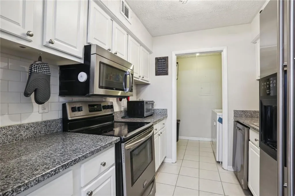 5149 Roswell Road Unit 5, Atlanta, Georgia 30342, 2 Bedrooms Bedrooms, ,2 BathroomsBathrooms,Residential,Sold,5149 Roswell Road Unit 5,7386666