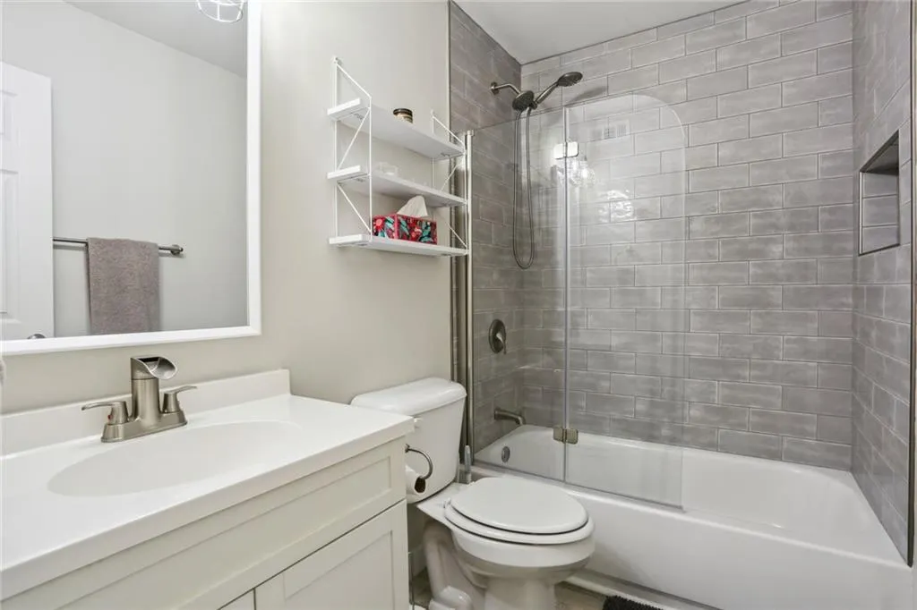 5149 Roswell Road Unit 5, Atlanta, Georgia 30342, 2 Bedrooms Bedrooms, ,2 BathroomsBathrooms,Residential,Sold,5149 Roswell Road Unit 5,7386666