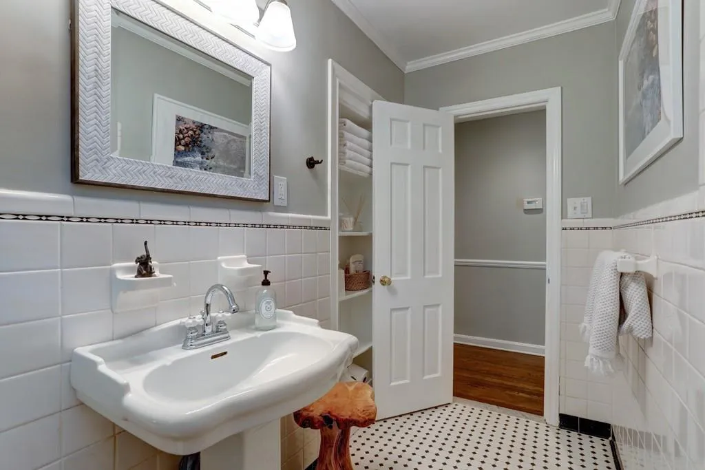 5618 Sherrell Drive, Atlanta, Georgia 30342, 3 Bedrooms Bedrooms, ,2 BathroomsBathrooms,Residential,Sold,5618 Sherrell Drive,6625720