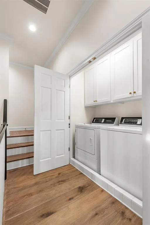 1 Mooregate Square, Atlanta, Georgia 30327, 3 Bedrooms Bedrooms, ,2 BathroomsBathrooms,Residential,For Sale,1 Mooregate Square,7549788