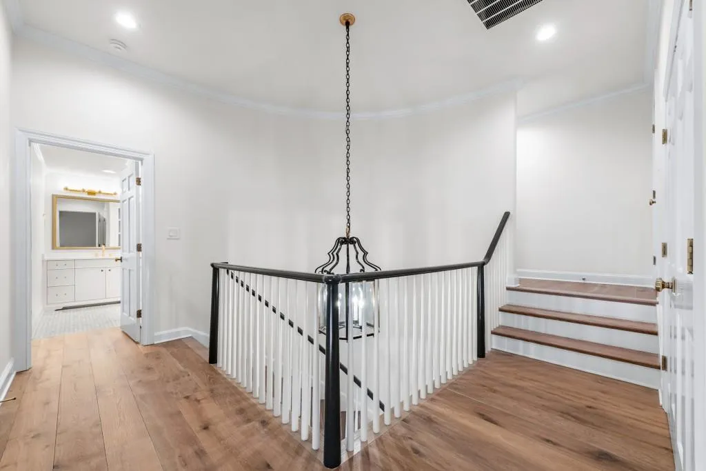 1 Mooregate Square, Atlanta, Georgia 30327, 3 Bedrooms Bedrooms, ,2 BathroomsBathrooms,Residential,For Sale,1 Mooregate Square,7549788