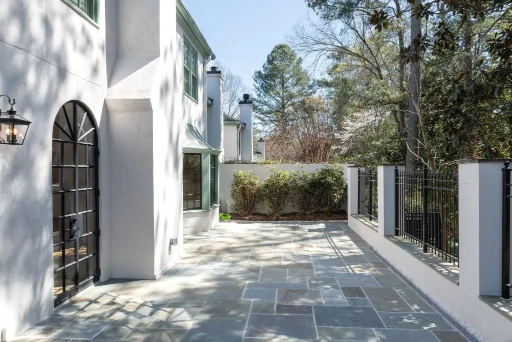 1 Mooregate Square, Atlanta, Georgia 30327, 3 Bedrooms Bedrooms, ,2 BathroomsBathrooms,Residential,For Sale,1 Mooregate Square,7549788