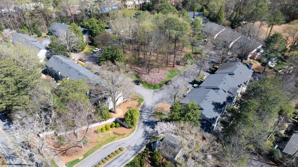 1 Mooregate Square, Atlanta, Georgia 30327, 3 Bedrooms Bedrooms, ,2 BathroomsBathrooms,Residential,For Sale,1 Mooregate Square,7549788