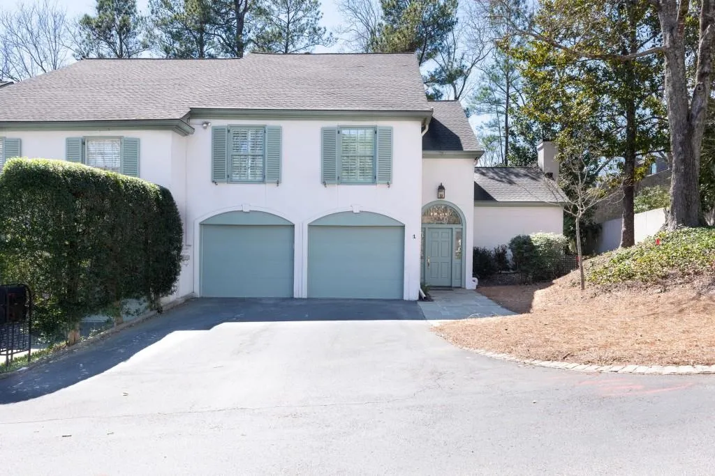 1 Mooregate Square, Atlanta, Georgia 30327, 3 Bedrooms Bedrooms, ,2 BathroomsBathrooms,Residential,For Sale,1 Mooregate Square,7549788