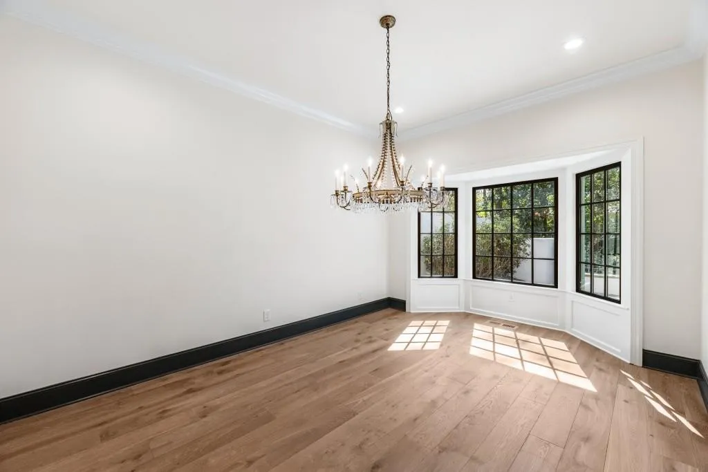 1 Mooregate Square, Atlanta, Georgia 30327, 3 Bedrooms Bedrooms, ,2 BathroomsBathrooms,Residential,For Sale,1 Mooregate Square,7549788