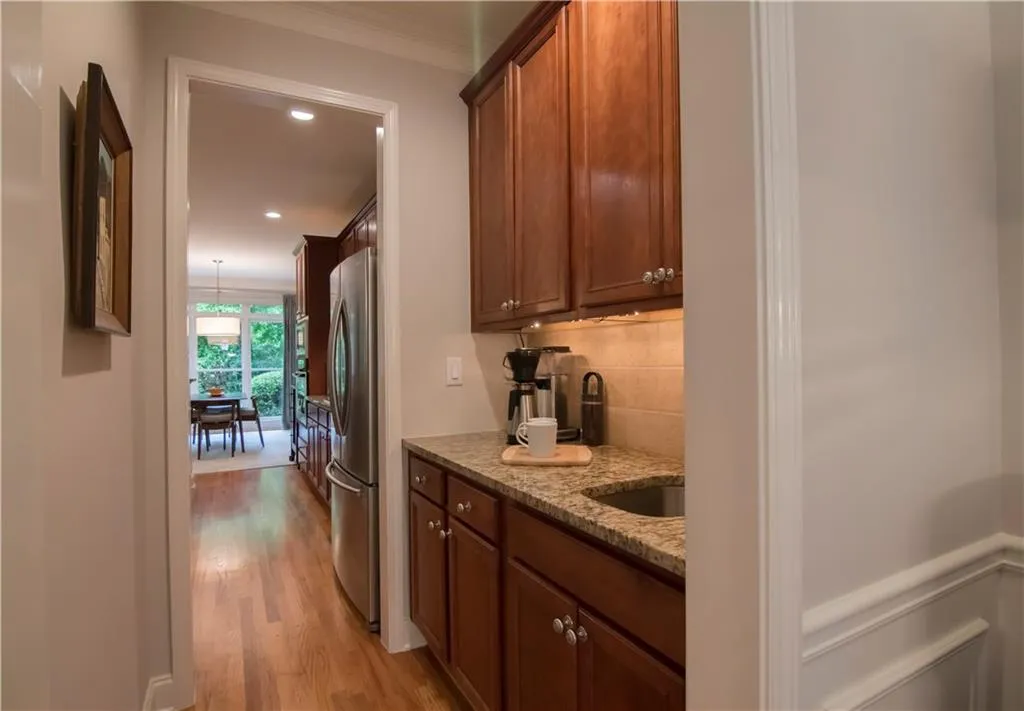5563 Julian Place, Sandy Springs, Georgia 30342, 3 Bedrooms Bedrooms, ,3 BathroomsBathrooms,Residential,Sold,5563 Julian Place,6012915