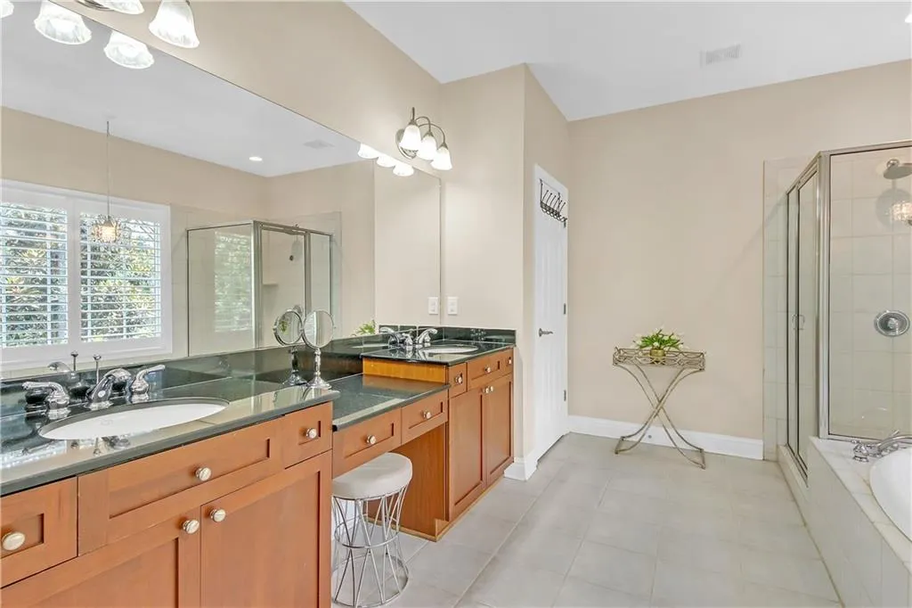 190 Meeting Lane Unit 36, Atlanta, Georgia 30342, 4 Bedrooms Bedrooms, ,4 BathroomsBathrooms,Residential,Sold,190 Meeting Lane Unit 36,7425478