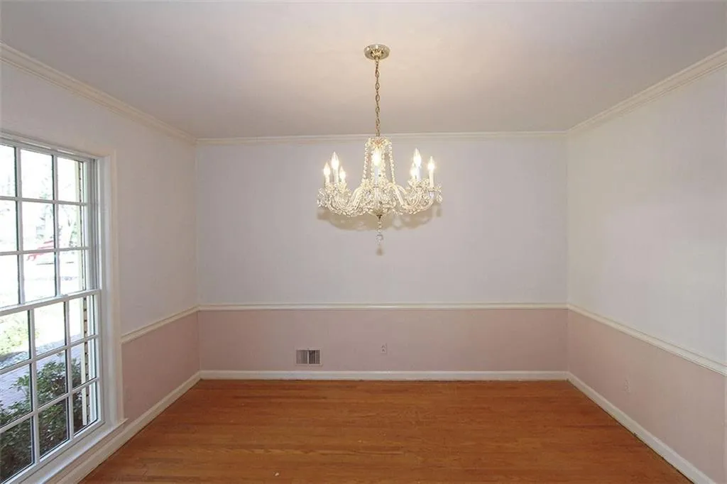 215 West Spalding Drive, Sandy Springs, Georgia 30328, 4 Bedrooms Bedrooms, ,3 BathroomsBathrooms,Residential,Sold,215 West Spalding Drive,5641262