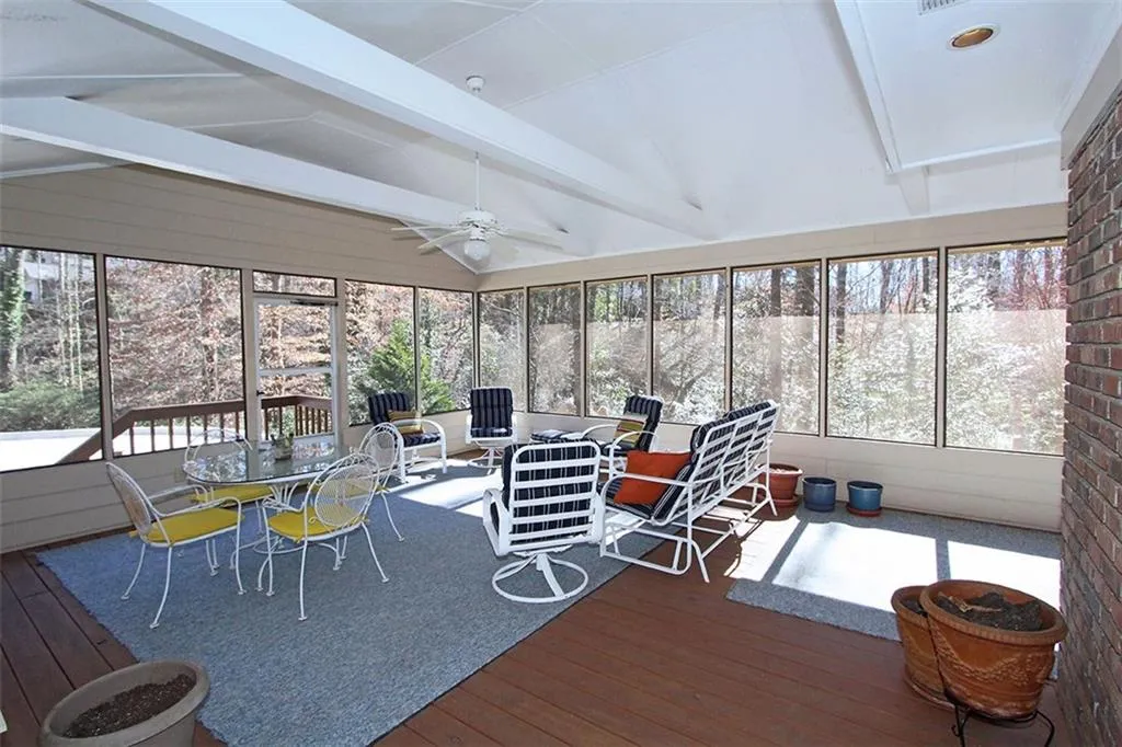215 West Spalding Drive, Sandy Springs, Georgia 30328, 4 Bedrooms Bedrooms, ,3 BathroomsBathrooms,Residential,Sold,215 West Spalding Drive,5641262