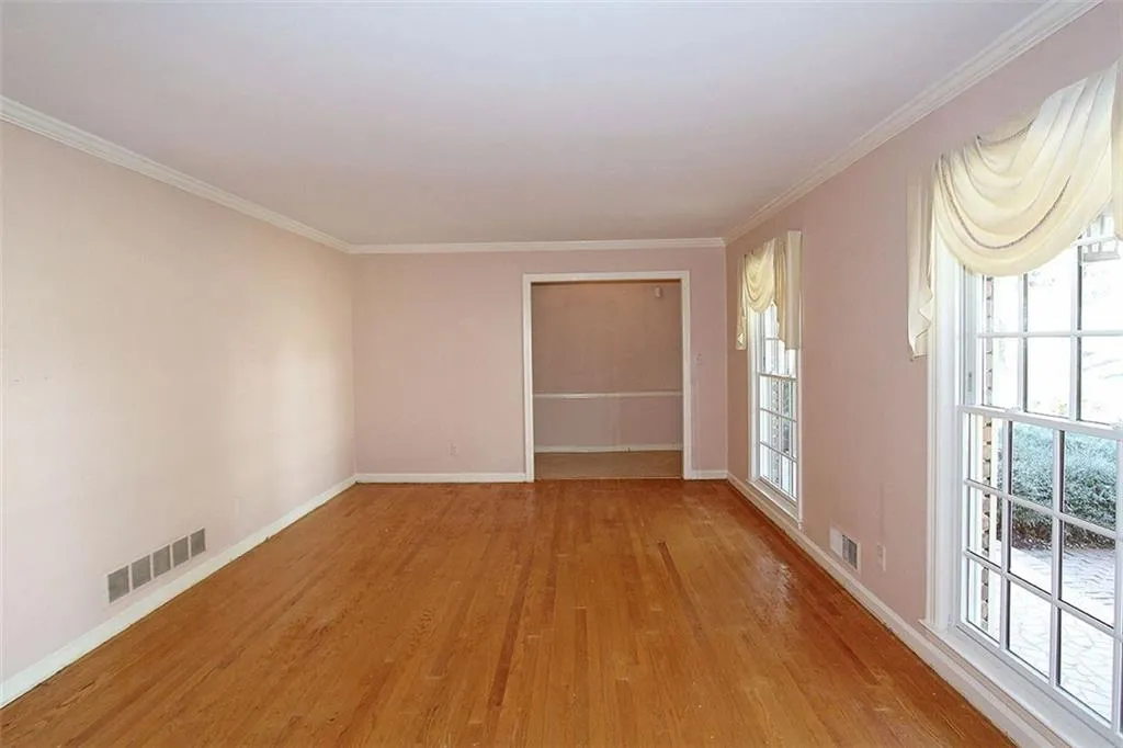 215 West Spalding Drive, Sandy Springs, Georgia 30328, 4 Bedrooms Bedrooms, ,3 BathroomsBathrooms,Residential,Sold,215 West Spalding Drive,5641262